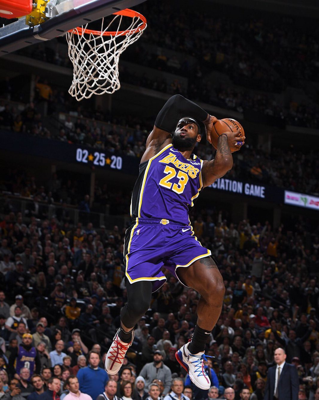 台发起冲击 台发起冲击