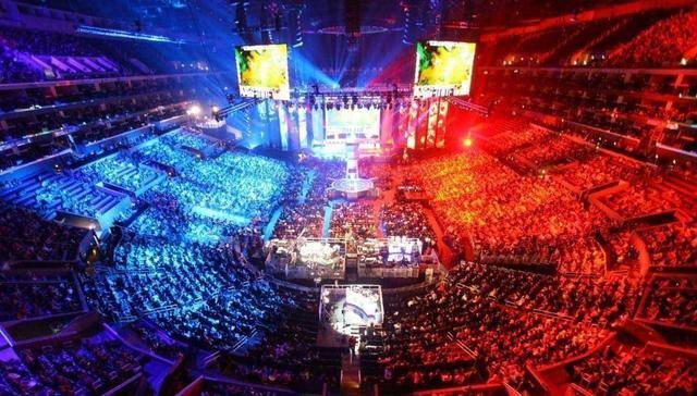 她在赛场上 她在赛场上