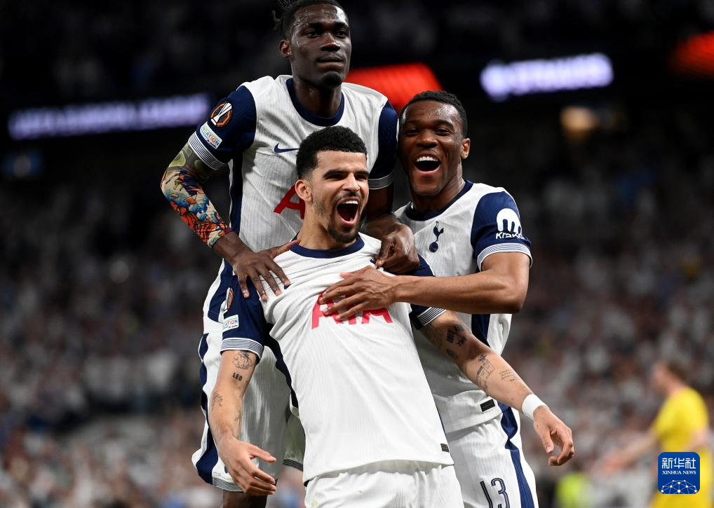 的坚决与自 的坚决与自